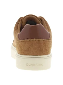 Tennis en cuir beiges à talon plat avec des lacets et logo embossé