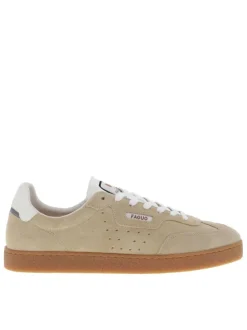 Tennis en cuir beiges à talon plat avec des lacets et revêtement doux