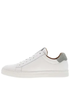 Tennis en cuir blanches avec des détails en daim verts sauge à semelle plate