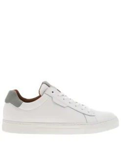 Tennis en cuir blanches avec des détails en daim verts sauge à semelle plate