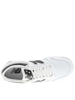 Tennis en cuir blanches avec talon plat et logos de la marque