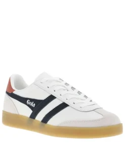 Tennis en cuir blanches à détails en daim et à semelle plate miel translucide