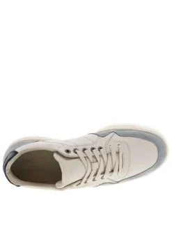 Tennis en cuir blanches et bleues à semelle translucide avec logos dorés