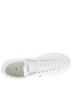 Tennis en cuir blanc à talon plat avec des lacets et un logo brodé