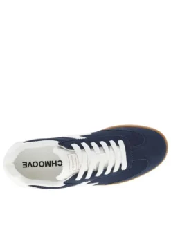 Tennis en cuir bleues marine et blanches en suède à semelle plate miel