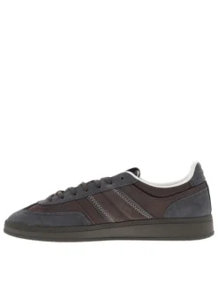 Tennis en cuir chocolat à talon plat avec des lacets et un revêtement doux