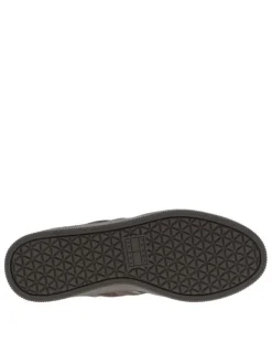 Tennis en cuir chocolat à talon plat avec des lacets et un revêtement doux