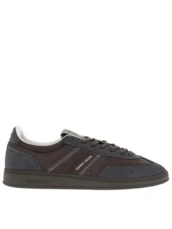 Tennis en cuir chocolat à talon plat avec des lacets et un revêtement doux