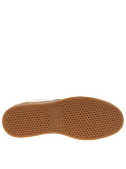 Tennis en cuir écrues avec des détails verts à semelle plate et à lacets plats