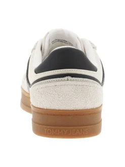 Tennis en cuir écrues à détails bleus marine à semelle plate et à lacets plats