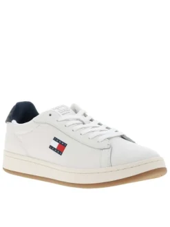 Tennis en cuir écrues à talon plat avec des lacets et un revêtement en grains