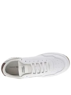 Tennis en cuir gris à talon plat et à lacets plats avec trous d'aération