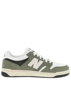 Tennis en cuir kaki avec talon plat avec des lacets tressés