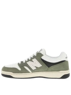 Tennis en cuir kaki avec talon plat avec des lacets tressés