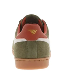 Tennis en cuir kakis en daim à empiècements blancs et à lacets plats