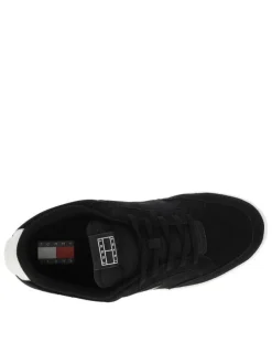 Tennis en cuir noires avec semelle à talon plat et lacets contrastés