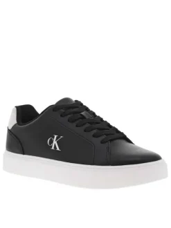 Tennis en cuir noires à talon plat avec des lacets et logo blanc