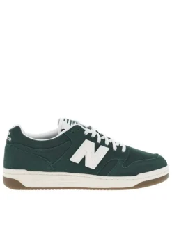 Tennis en cuir vertes en daim à semelle plate écrue et à lacets plats tressés