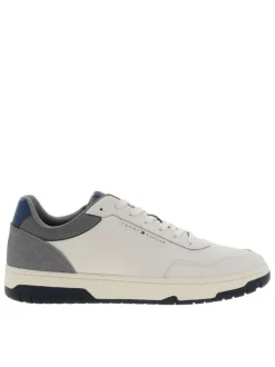 Tennis grises à talon plat avec un patch de la marque à la languette