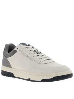 Tennis grises à talon plat avec un patch de la marque à la languette