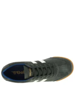 Tennis kaki en cuir nubuck avec un talon plat et des lacets