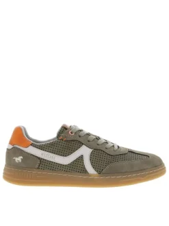 Tennis kakis à petits trous avec des lacets plats et une semelle plate