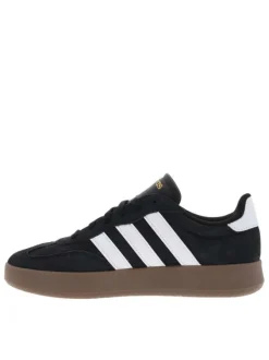 Tennis noires en croûte de cuir avec semelle à talon plat et à lacets