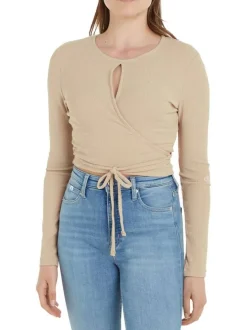 Top beige avec une coupe ajustée un col rond et à manches longues