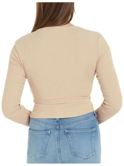 Top beige avec une coupe ajustée un col rond et à manches longues