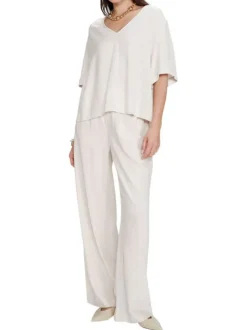 Top beige uni fluide avec une coupe large et des manches courtes
