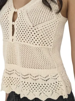 Top beige uni sans manche pourvu d'une coupe évasée et d'un col v