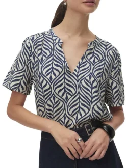 Top blanc à motifs pourvu d'une coupe droite et d'un col tunisien