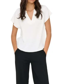 Top blanc uni avec une coupe droite et des manches courtes