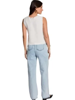 Top blanc uni avec une coupe droite un col v et sans manches