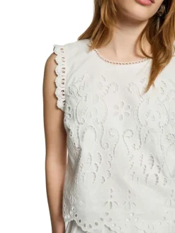 Top blanc uni en dentelle pourvu d'une coupe droite et d'un col rond