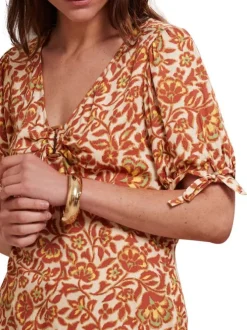 Top brique avec des motifs fleuris à coupe droite avec un col v