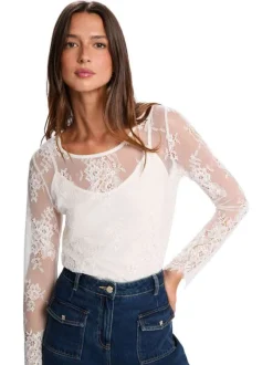Top écru floral avec une coupe droite et des manches longues
