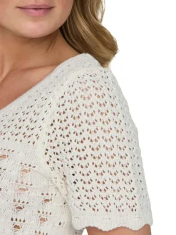 Top en coton blanc en crochet ajouré avec une coupe droite et un col v