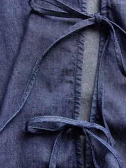 Top en coton bleu foncé sans manche pourvu d'un col rond ras-de-cou