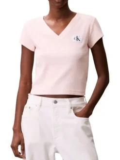 Top en coton rose uni à col v et à coupe courte avec un patch à la poitrine