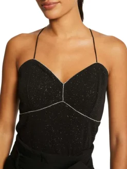 Top à fines bretelles noir pailleté à coupe moulant et un col coeur