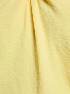 Top jaune chic uni pourvu d’une coupe droite et d’un col croisé