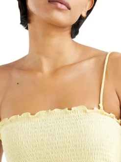 Top jaune uni avec une coupe droite et bretelles