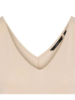 Top à larges bretelles écru uni avec une coupe droite et un col v