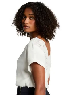 Top manches courtes blanc uni avec une coupe droite et un col v