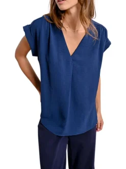 Top manches courtes marine uni avec une coupe droite et un col v