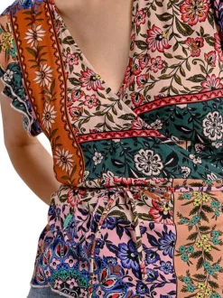 Top manches courtes multicolore fleuri avec une coupe droite et un col v