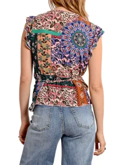 Top manches courtes multicolore fleuri avec une coupe droite et un col v