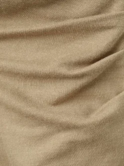 Top marron uni sans manche pourvu d'un col v et d'une coupe ajustée
