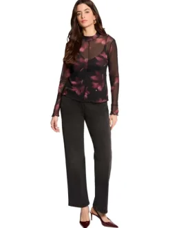 Top noir floral avec une coupe moulante et des manches longues